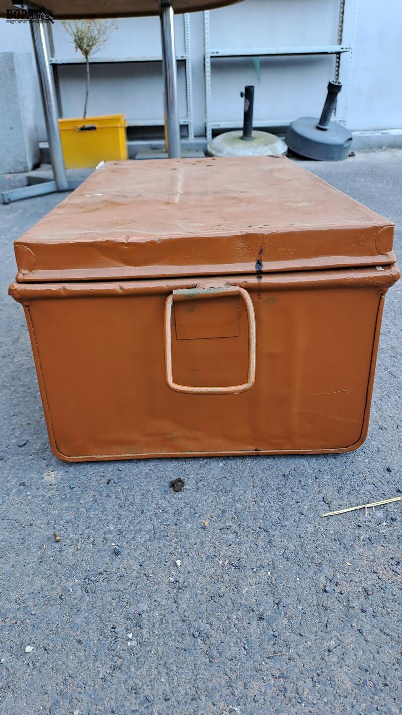 Roestbruine industriële metalen opbergkist – foto 3 – kavel bij BOPA Auctions, Aarsele