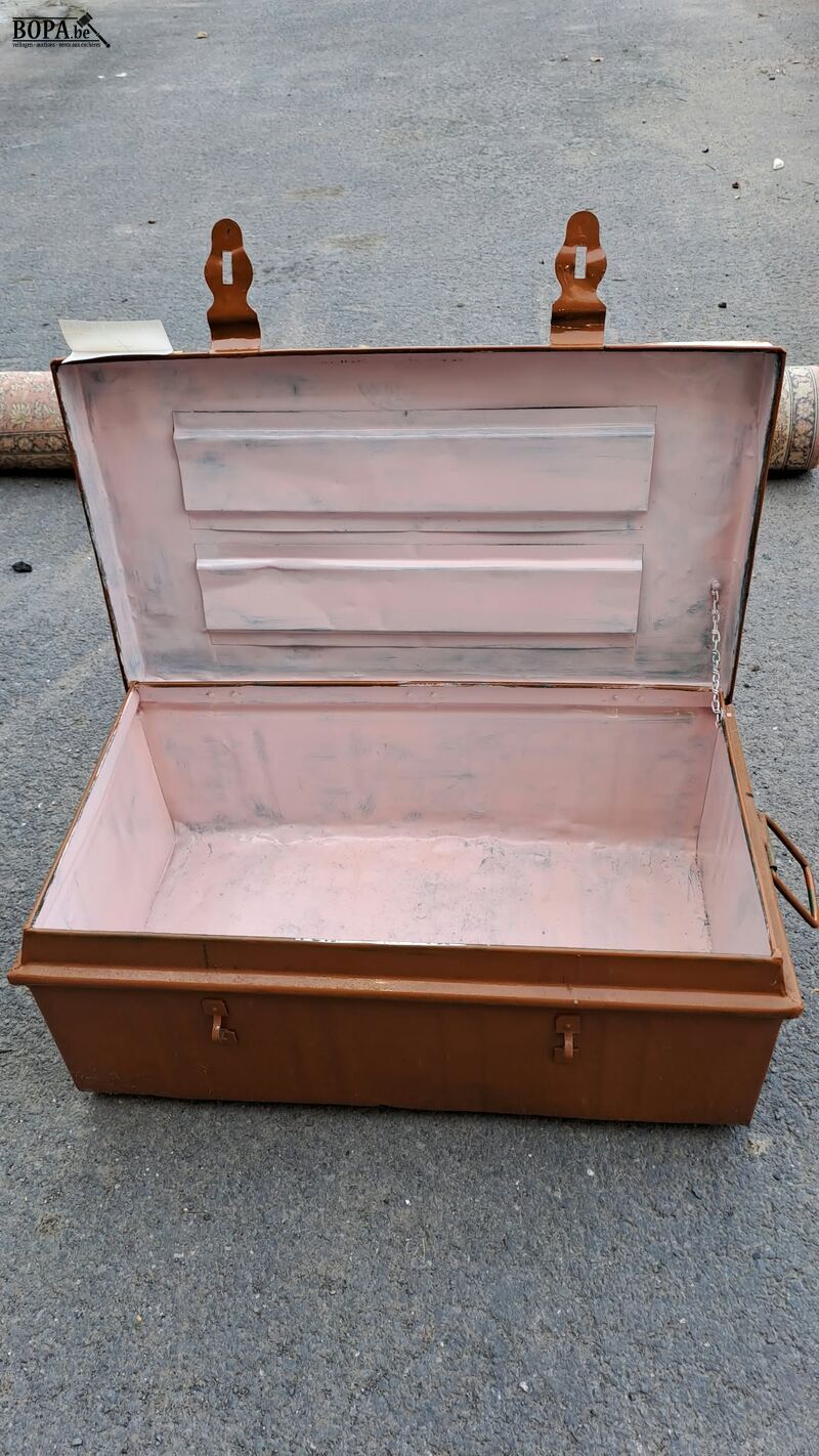 Roestbruine industriële metalen opbergkist – foto 5 – kavel bij BOPA Auctions, Aarsele