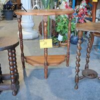 Lot houten bijzettafeltjes met gedraaide poten - 3 stuks – kavel bij BOPA Auctions, Aarsele