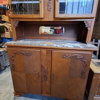 Landelijke brocante buffetkast '30 glas in looddeuren en ma – kavel bij BOPA Auctions, Aarsele