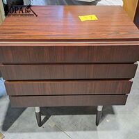 Ladekast van donker houtfineer met 3 lades Mid-Century – kavel bij BOPA Auctions, Aarsele