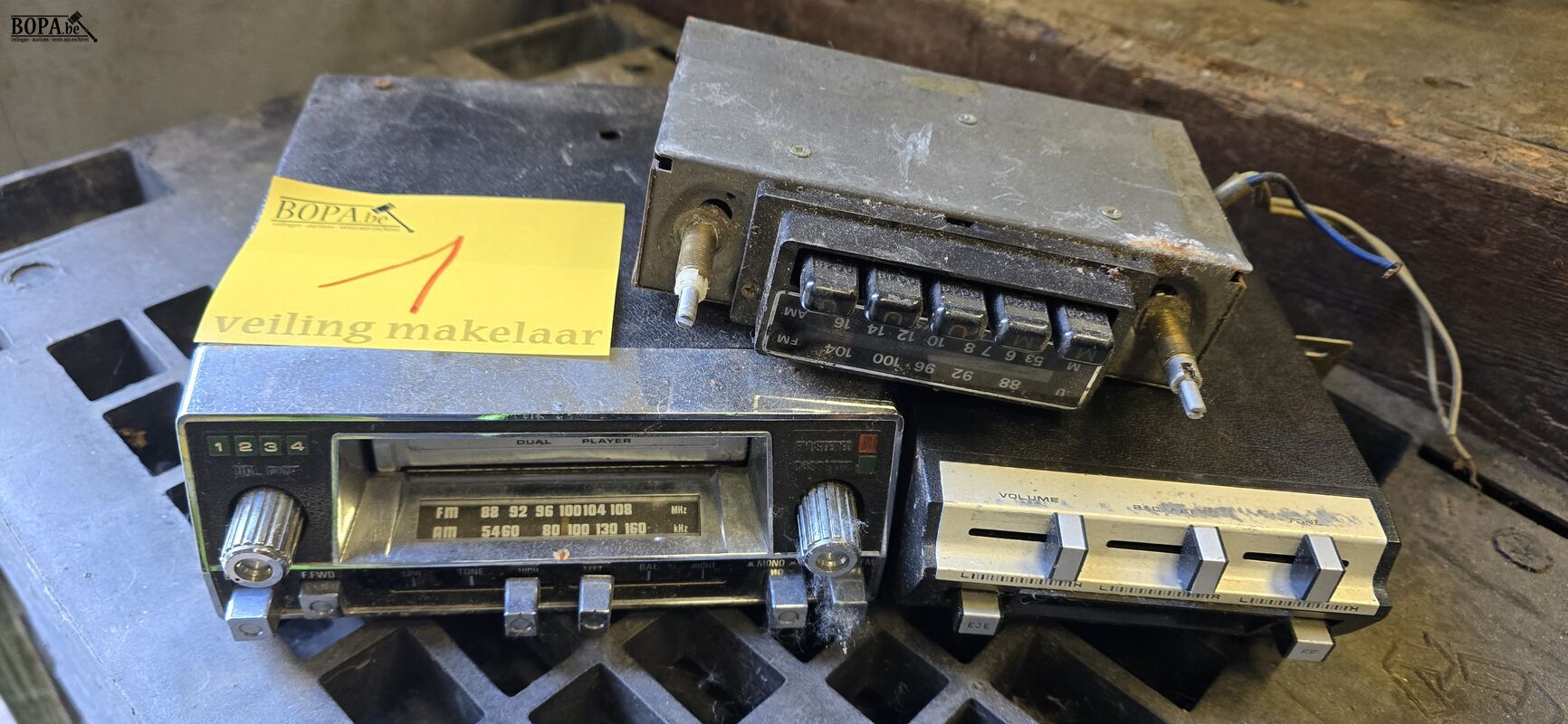 Vintage auto radio/cassette 3 stuks – foto 2 – kavel bij BOPA Auctions, Ieper