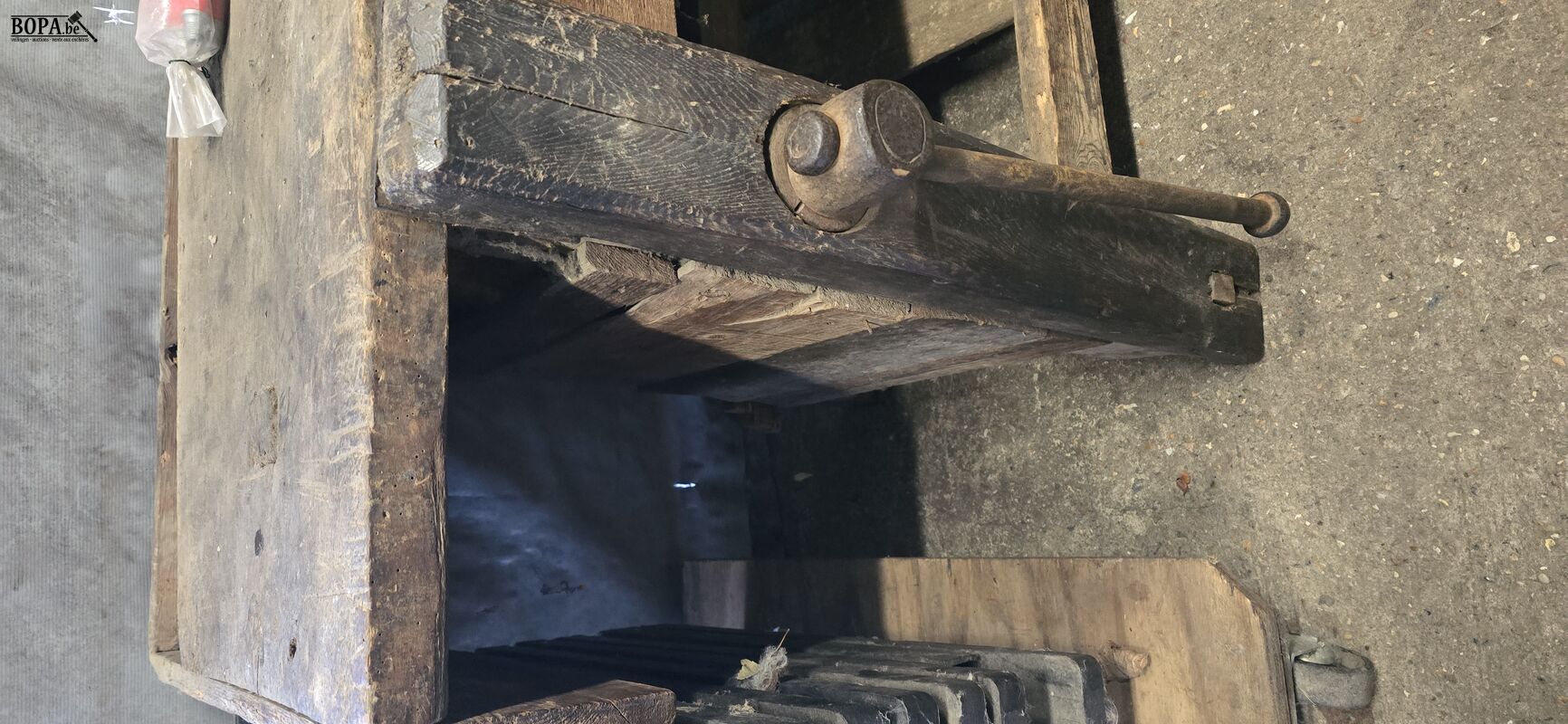 Houten werkbank met bankschroef – foto 3 – kavel bij BOPA Auctions, Ieper