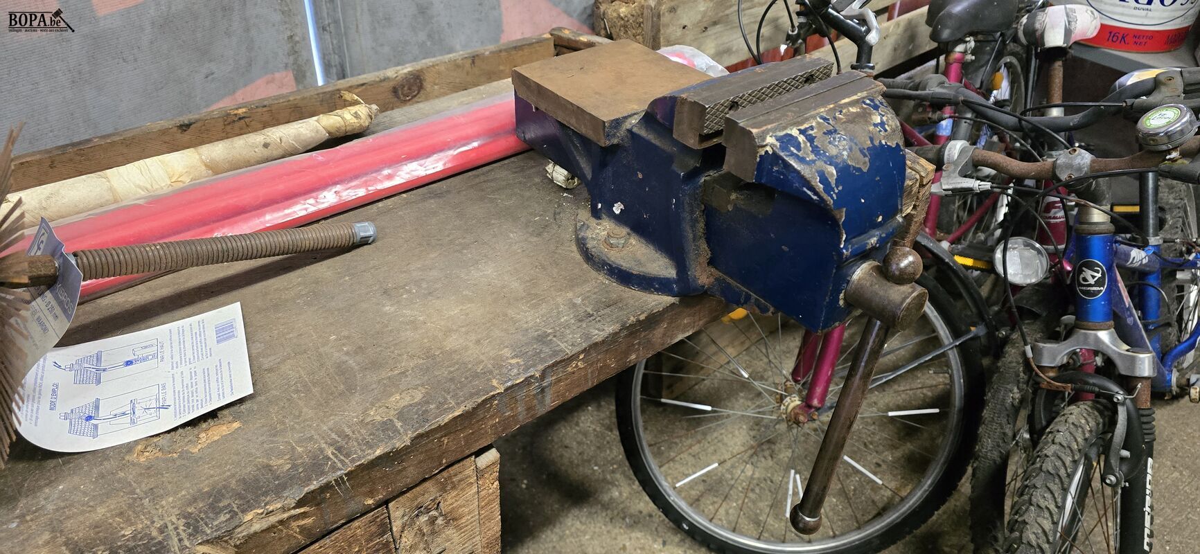 Houten werkbank met bankschroef – foto 6 – kavel bij BOPA Auctions, Ieper