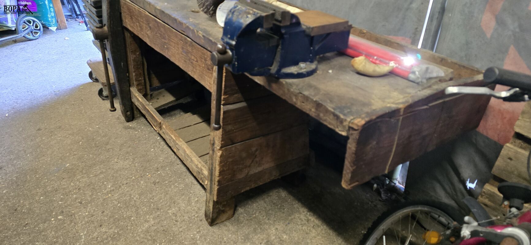 Houten werkbank met bankschroef – foto 7 – kavel bij BOPA Auctions, Ieper