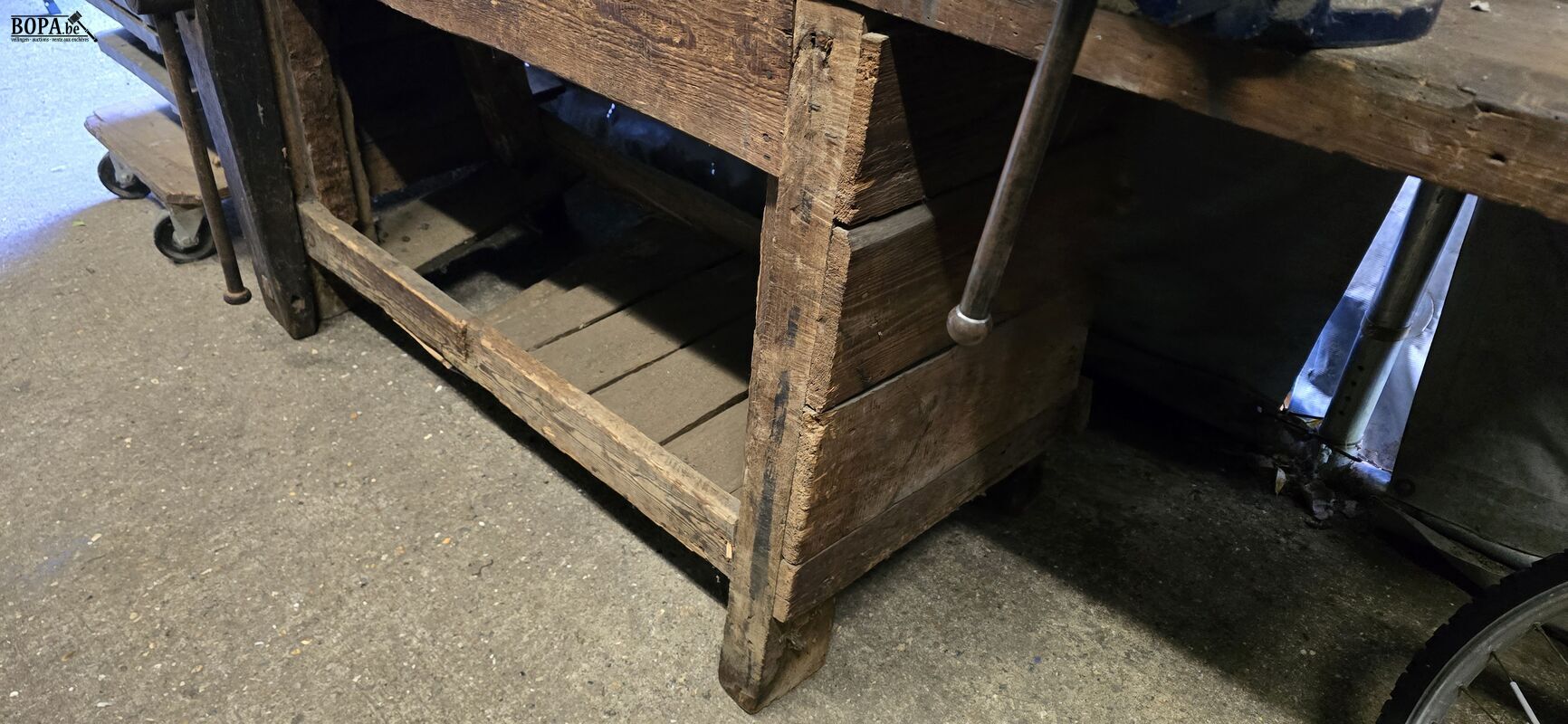Houten werkbank met bankschroef – foto 8 – kavel bij BOPA Auctions, Ieper