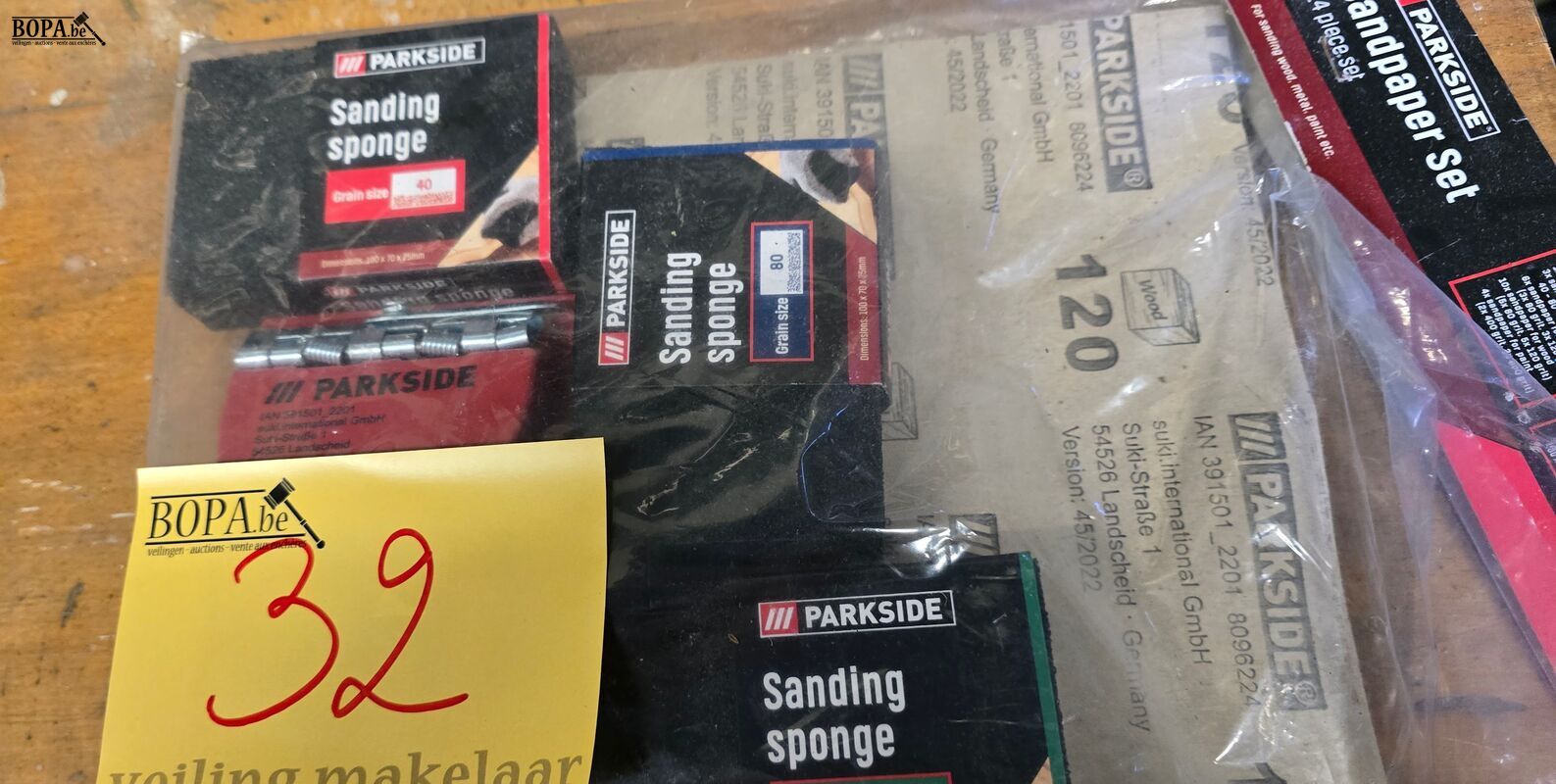 Houtbewerking schuurpapier en spons – foto 3 – kavel bij BOPA Auctions, Ieper