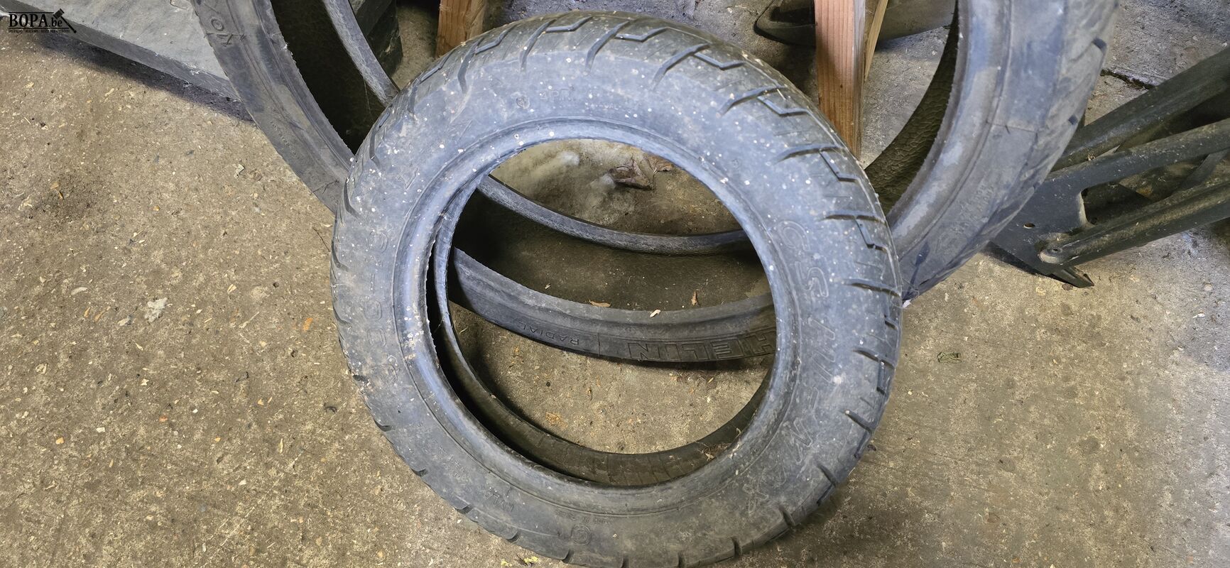 Bromfietsbanden 2 stuks – foto 3 – kavel bij BOPA Auctions, Ieper