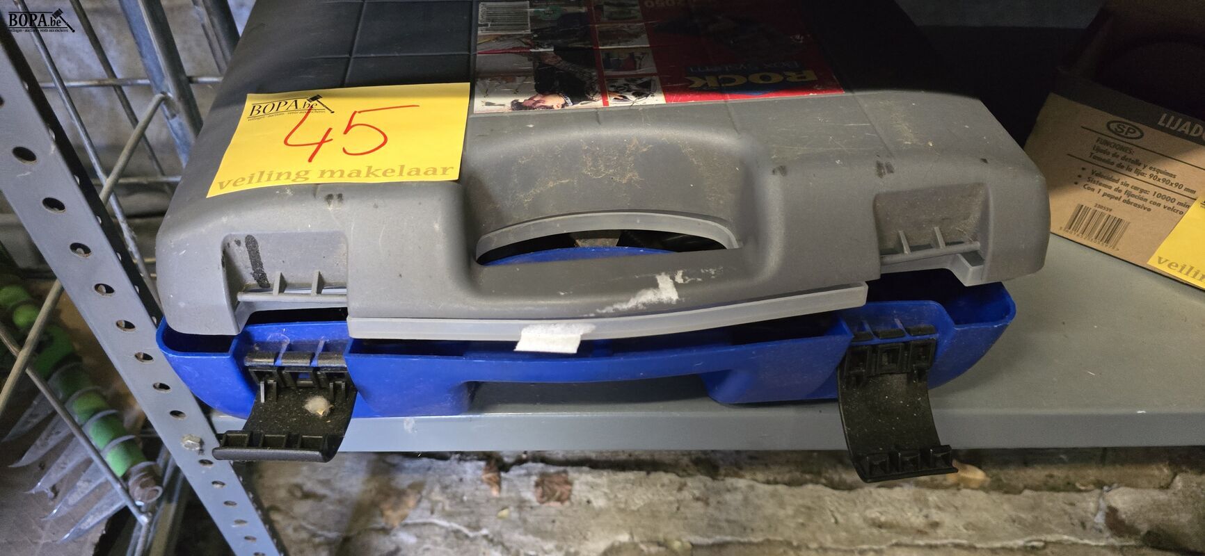 Doos grote bouten – foto 2 – kavel bij BOPA Auctions, Ieper