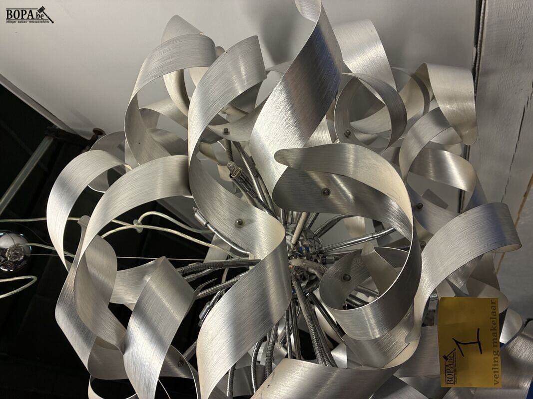 Grote aluminium hanglamp – foto 4 – kavel bij BOPA Auctions, Ieper