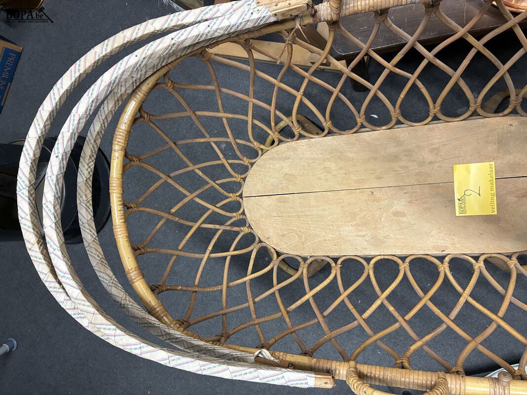Vintage rotan babywiegje met ovale rieten mand – foto 4 – kavel bij BOPA Auctions, Ieper