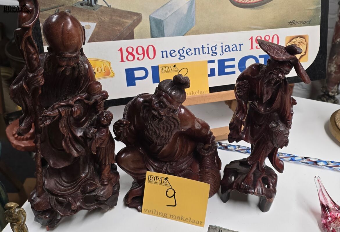 Houten beeldjes 3 stuks – foto 2 – kavel bij BOPA Auctions, Ieper