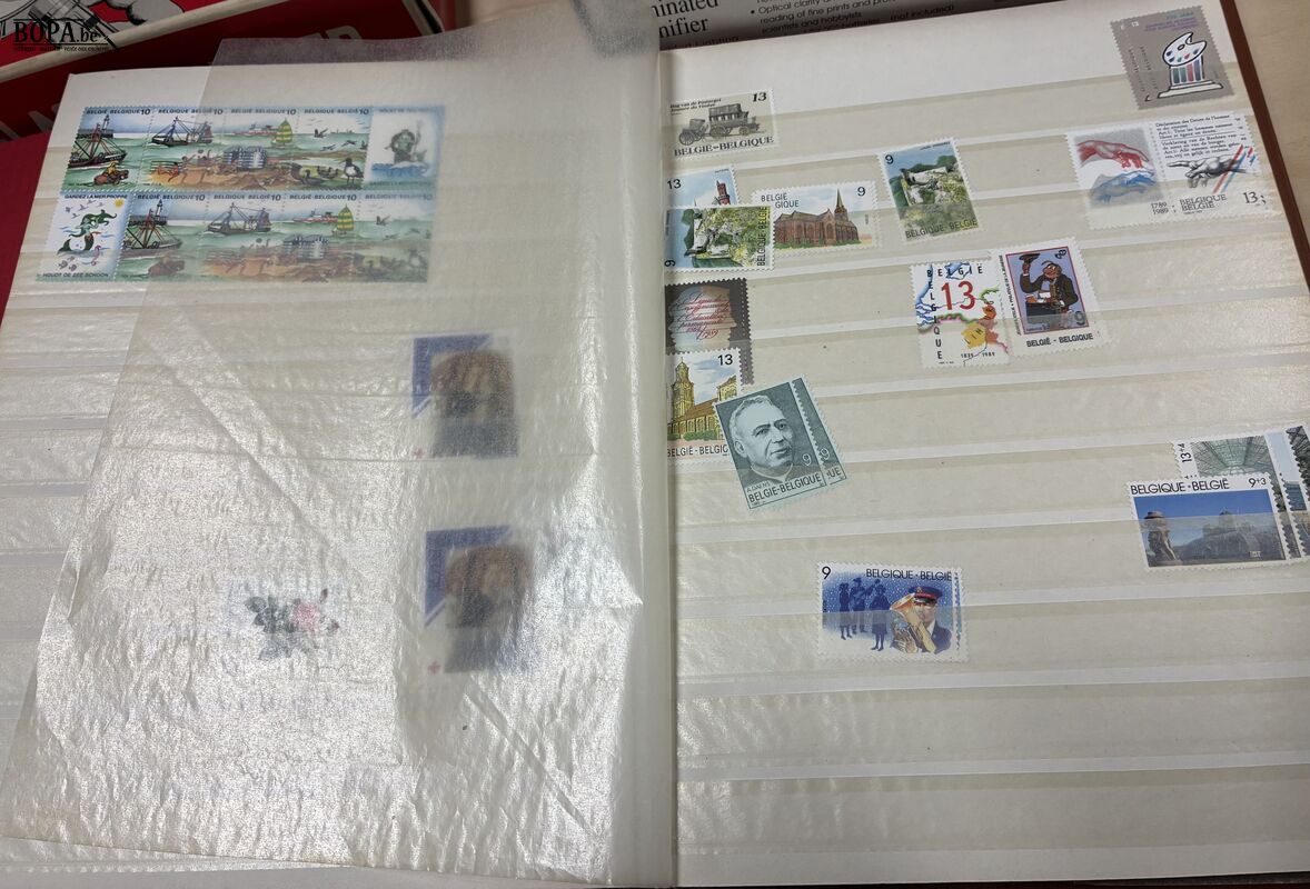 Postzegelverzameling met vergrootglas – foto 7 – kavel bij BOPA Auctions, Ieper