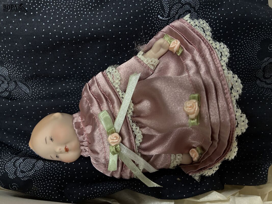 Antieke porseleinen pop met kleine baby-pop – foto 3 – kavel bij BOPA Auctions, Ieper