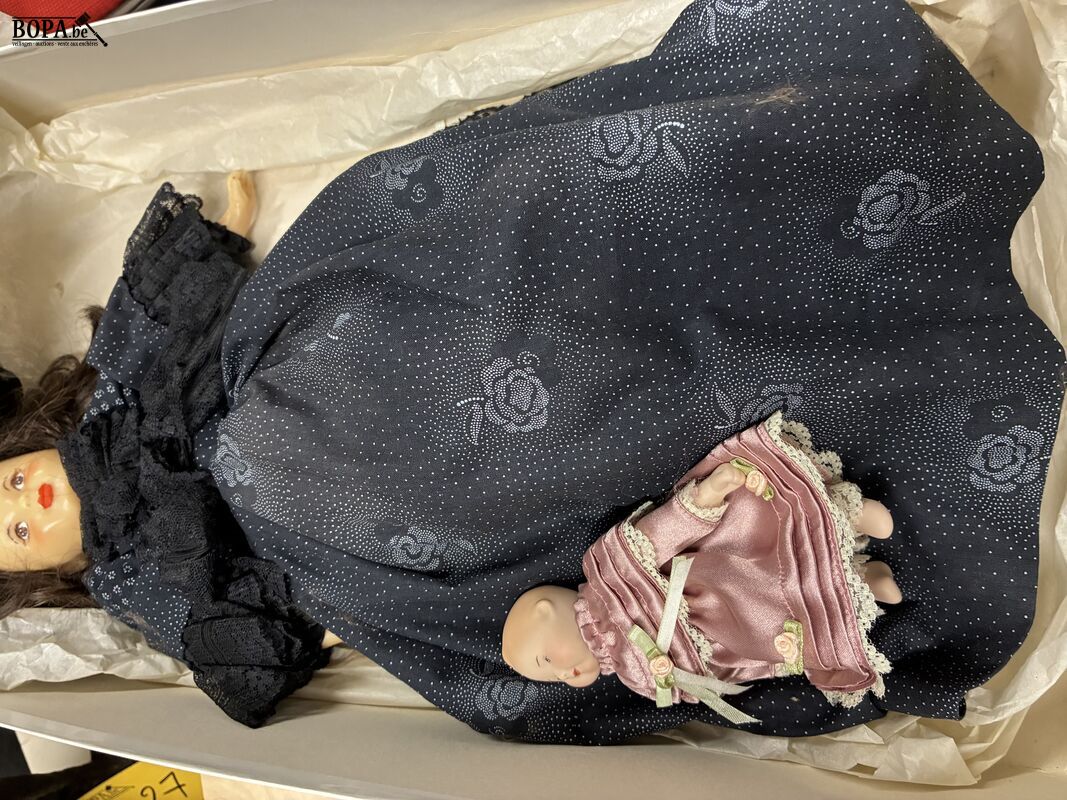 Antieke porseleinen pop met kleine baby-pop – foto 5 – kavel bij BOPA Auctions, Ieper