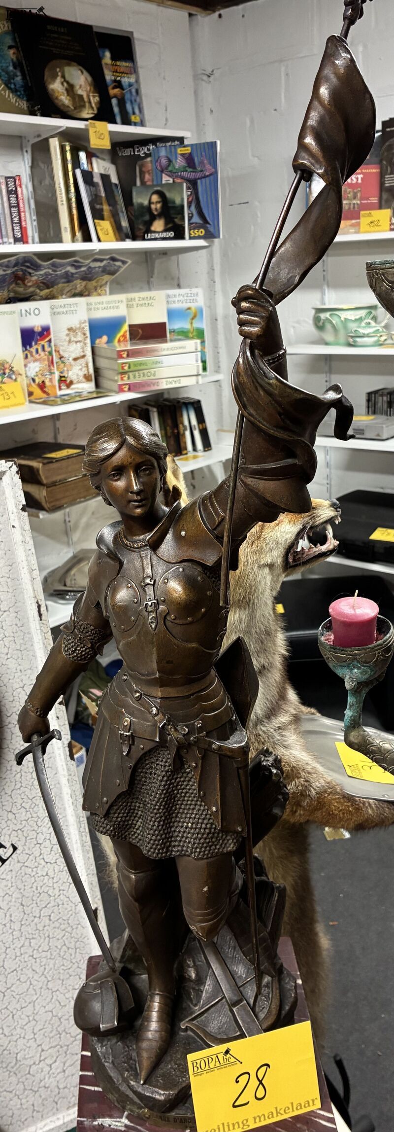 Antieke sculptuur Jeanne d'Arc in gevechtstenue - get – foto 2 – kavel bij BOPA Auctions, Ieper