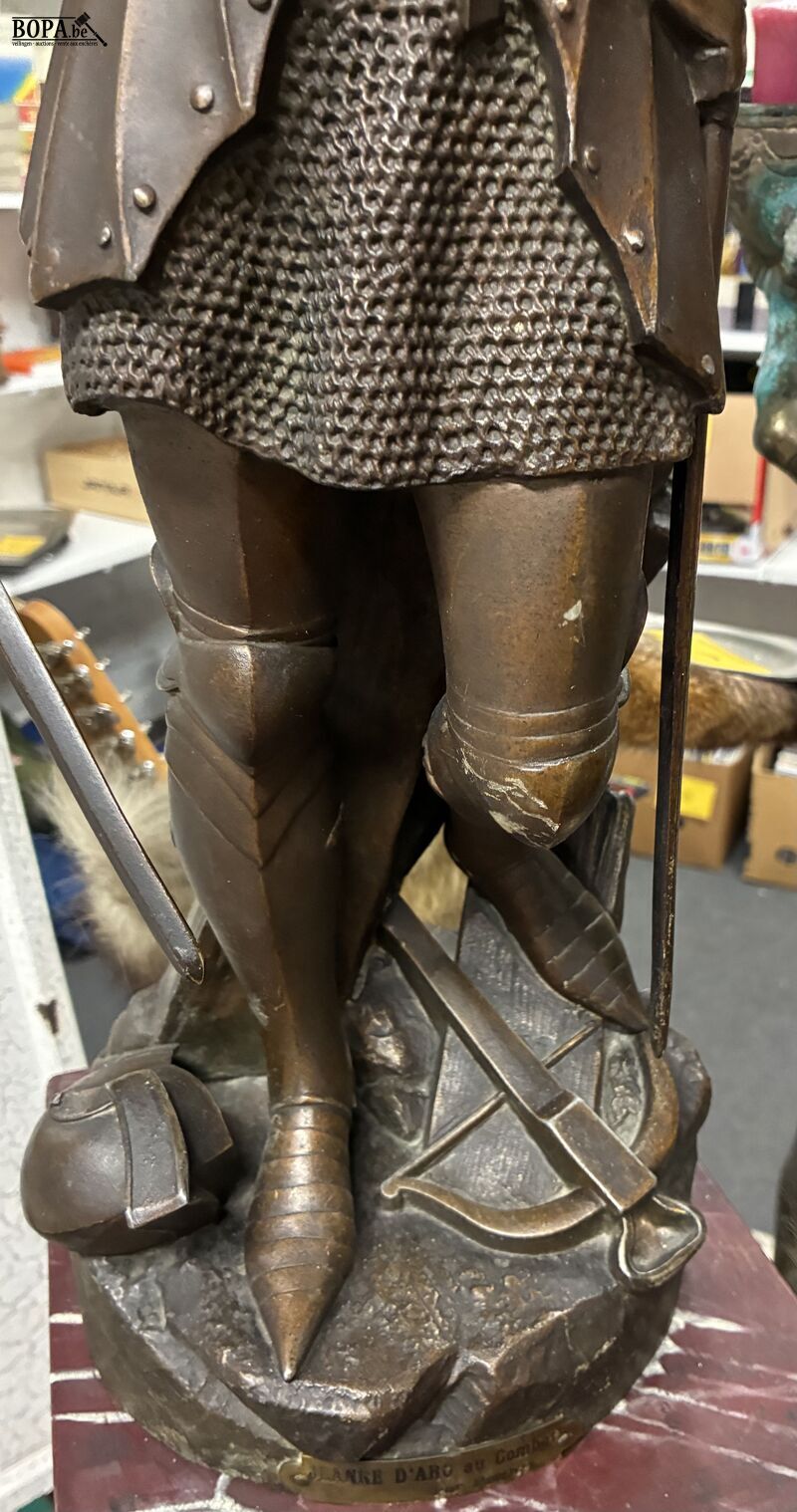 Antieke sculptuur Jeanne d'Arc in gevechtstenue - get – foto 5 – kavel bij BOPA Auctions, Ieper