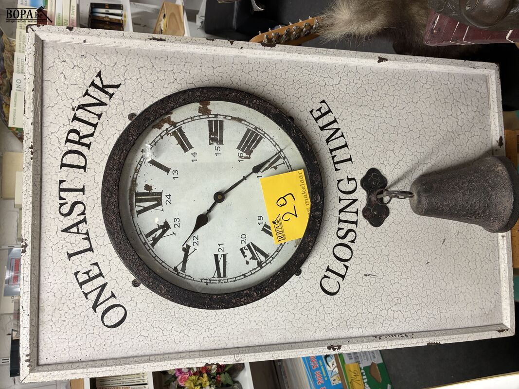 Decoratieve vintage wandklok met pub-thema – foto 2 – kavel bij BOPA Auctions, Ieper