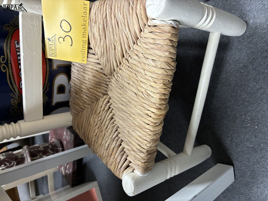 Houten vintage kinderstoeltje – foto 3 – kavel bij BOPA Auctions, Ieper