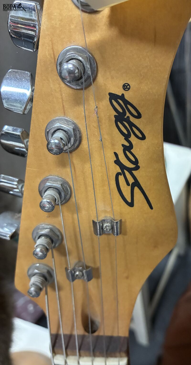 Elektrische gitaar - Stratocastermodel - Stagg – foto 3 – kavel bij BOPA Auctions, Ieper