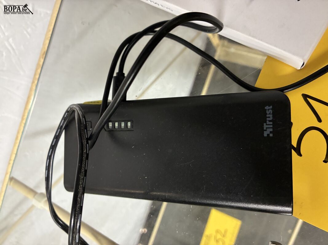Lot powerbank/sigarettenaansteker-splitter/Samsung – foto 4 – kavel bij BOPA Auctions, Ieper