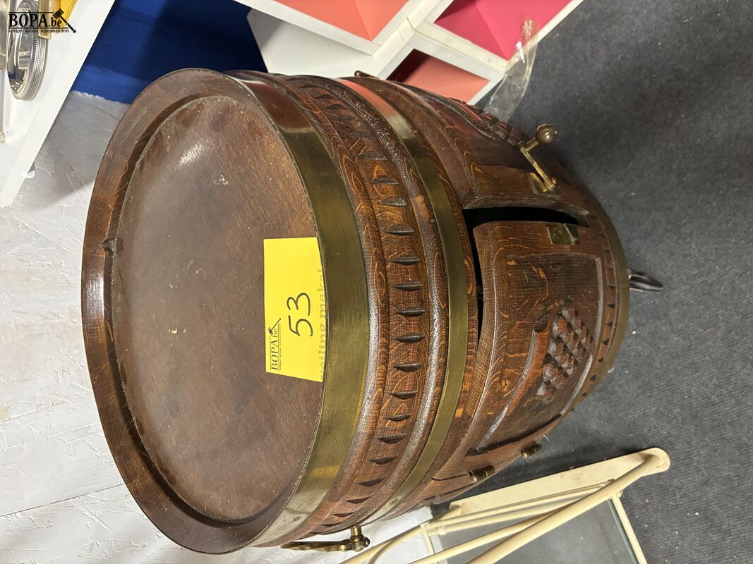 Vintage houten barkastje in de vorm van een ton – foto 2 – kavel bij BOPA Auctions, Ieper