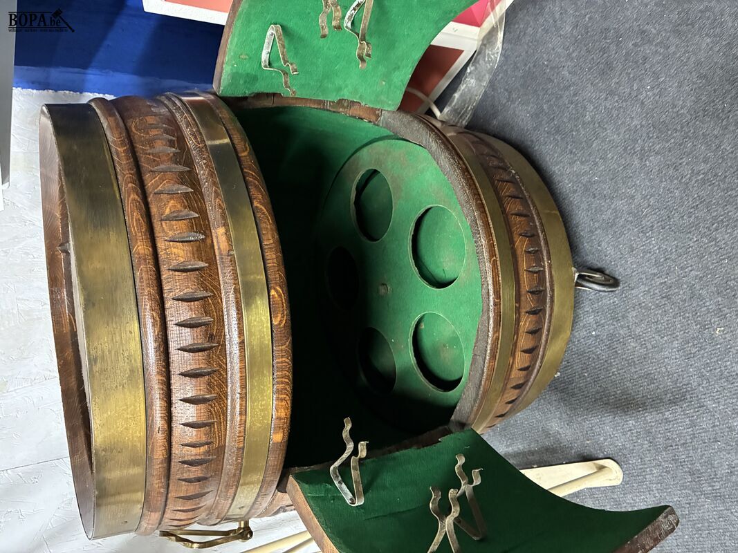 Vintage houten barkastje in de vorm van een ton – foto 3 – kavel bij BOPA Auctions, Ieper