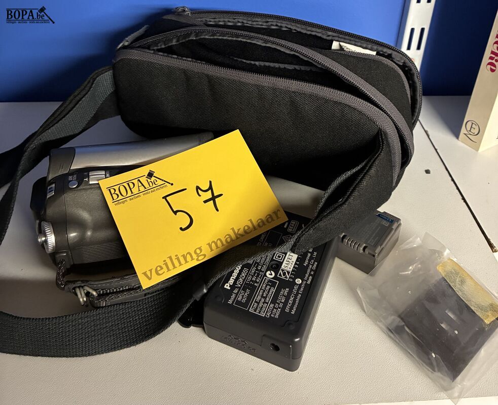 Panasonic video camera met draagtas – foto 2 – kavel bij BOPA Auctions, Ieper