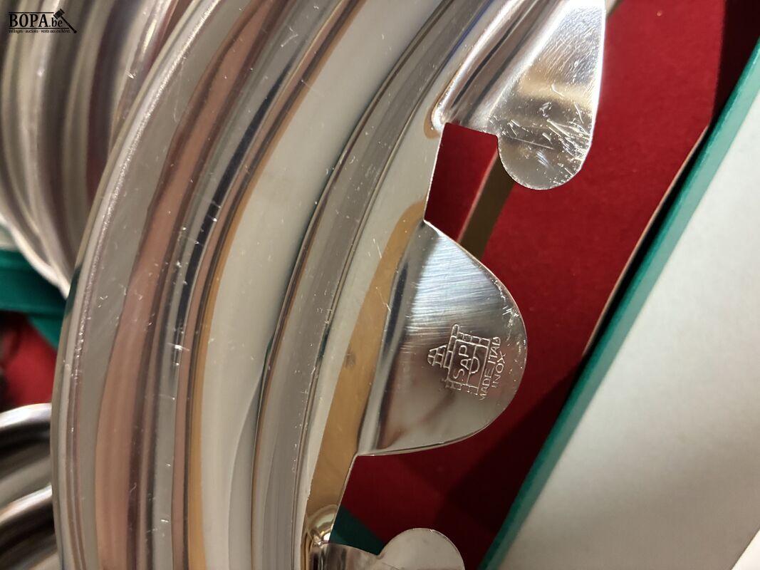 Vintage roestvrijstalen visgraatbakjes en onderzetters – foto 7 – kavel bij BOPA Auctions, Ieper