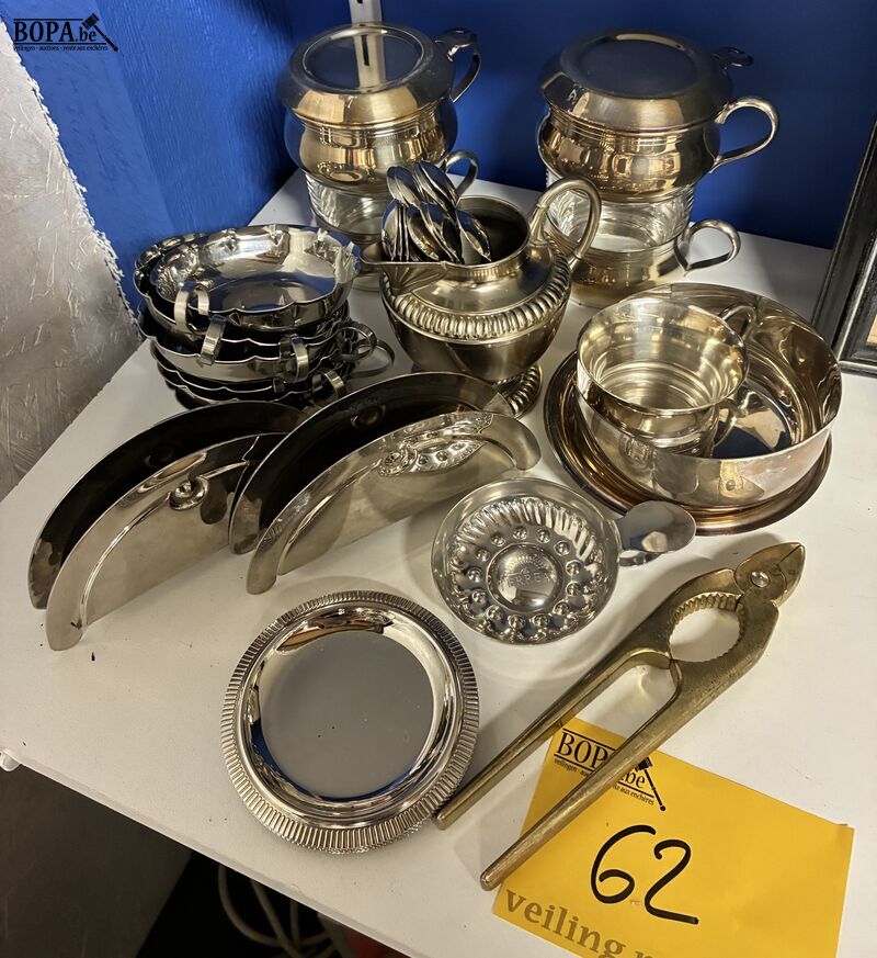 Lot vintage verzilverde tafel- en serviesobjecten – foto 2 – kavel bij BOPA Auctions, Ieper