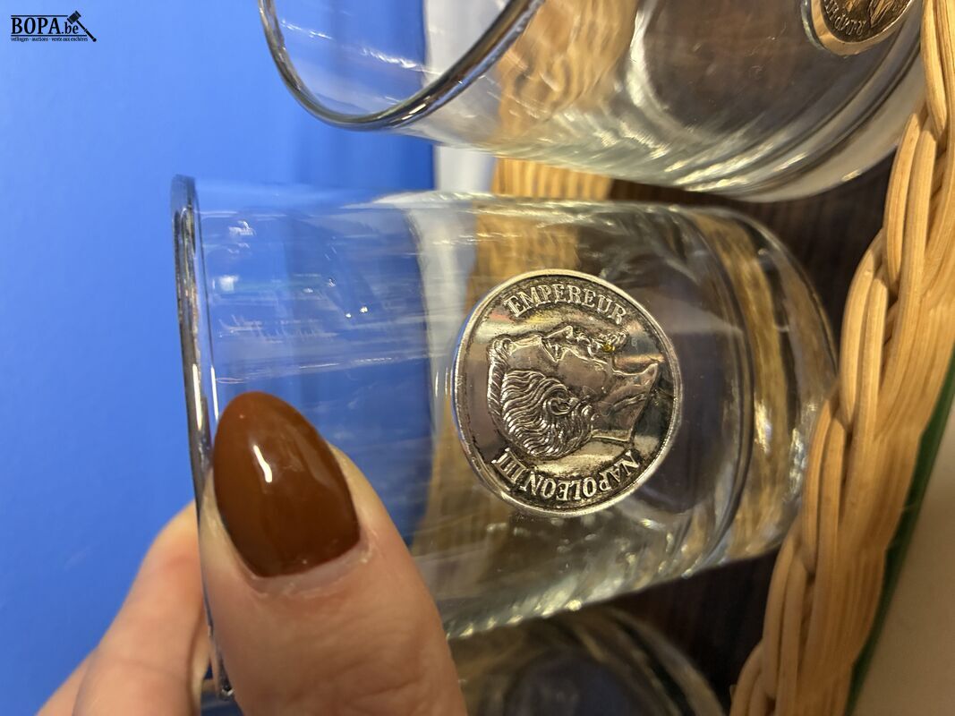 Vintage set van 6 glazen in rotanmandje – foto 6 – kavel bij BOPA Auctions, Ieper
