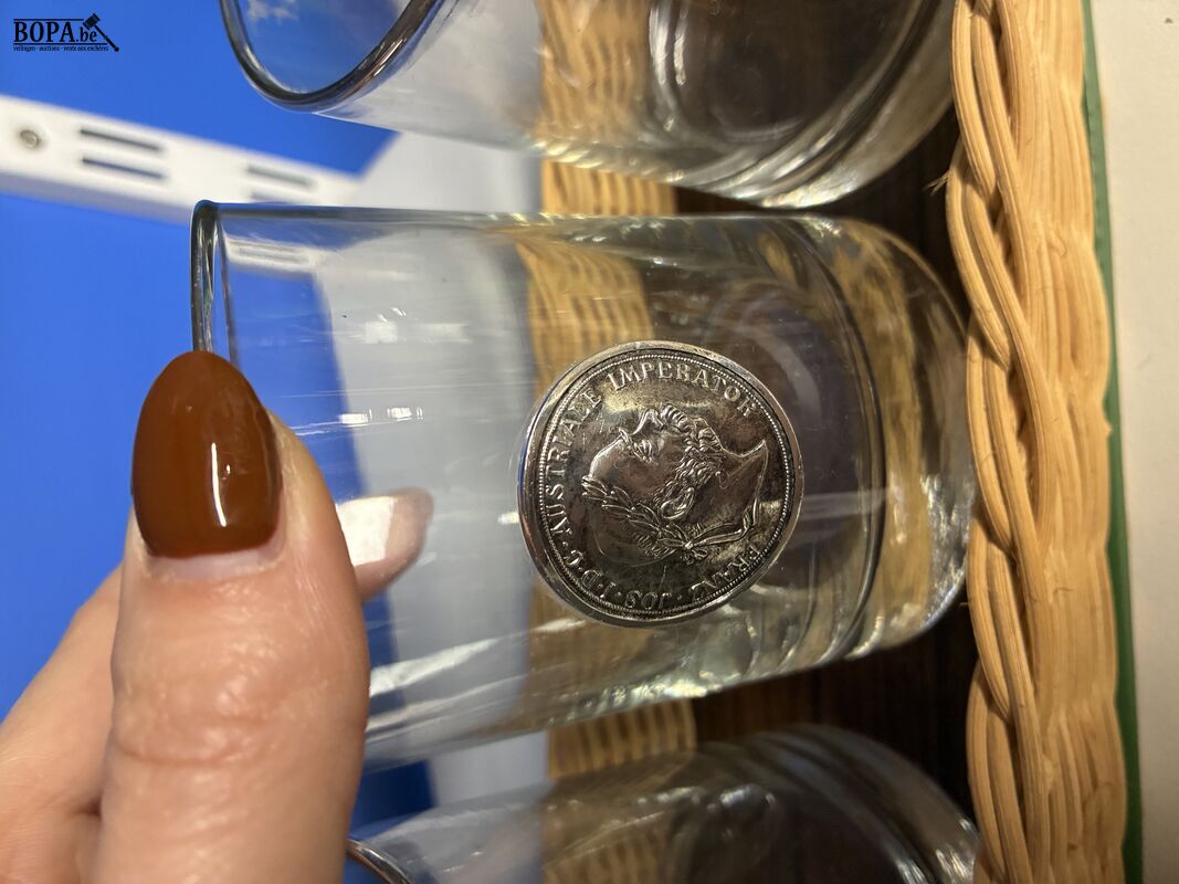 Vintage set van 6 glazen in rotanmandje – foto 9 – kavel bij BOPA Auctions, Ieper