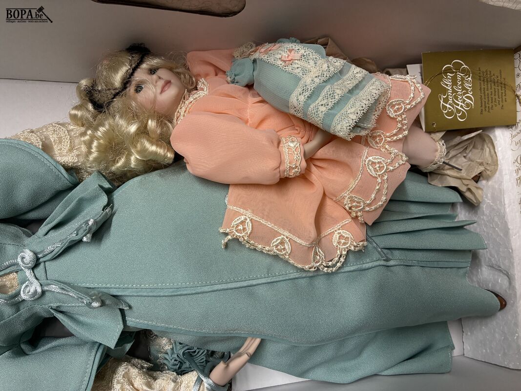 Vintage verzamelpop in doos - Franklin Heirloom Dolls – foto 6 – kavel bij BOPA Auctions, Ieper