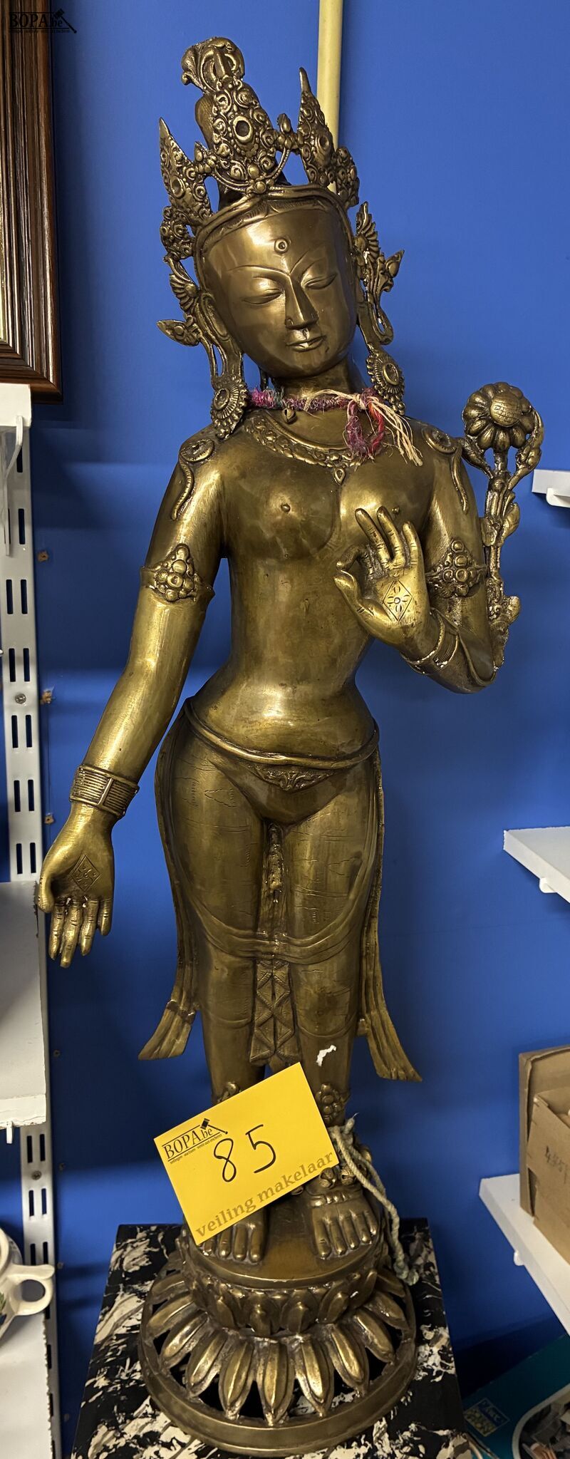 Staand bronzen beeld boeddhistische godin Tara – foto 2 – kavel bij BOPA Auctions, Ieper