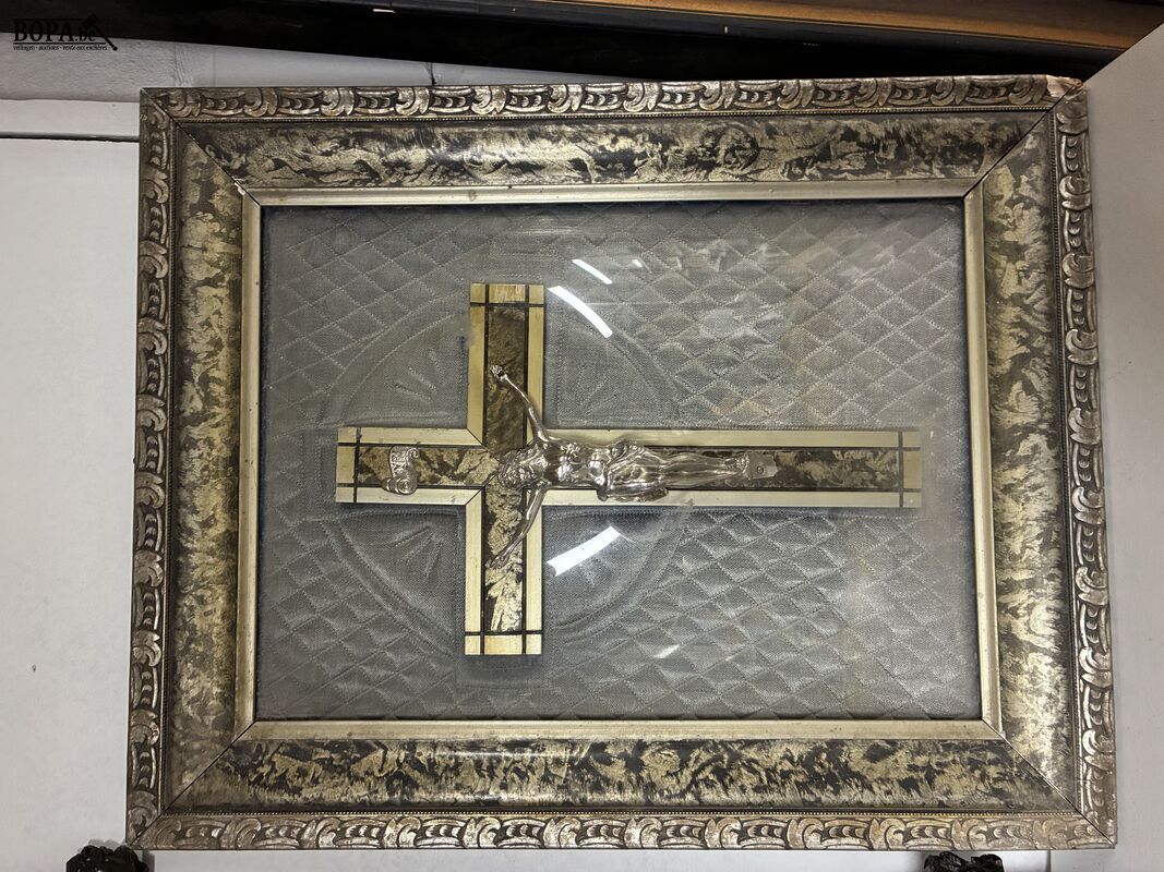 Antiek religieus kruisbeeld – foto 2 – kavel bij BOPA Auctions, Ieper