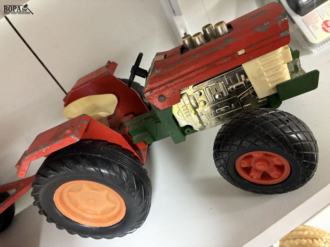 Vintage Bull Farmer Massey Ferguson tractor – foto 3 – kavel bij BOPA Auctions, Ieper