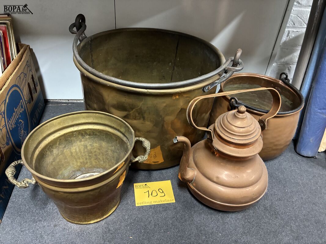 Lot antieken koperen kannen - 4 stuks – foto 2 – kavel bij BOPA Auctions, Ieper