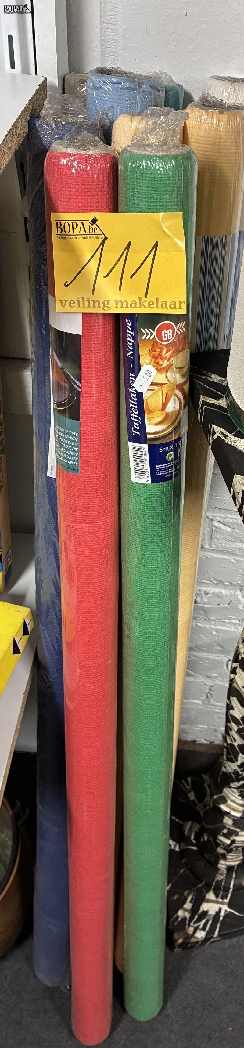 Lot tafelpapier - verschillende kleuren - 9 rollen – foto 2 – kavel bij BOPA Auctions, Ieper