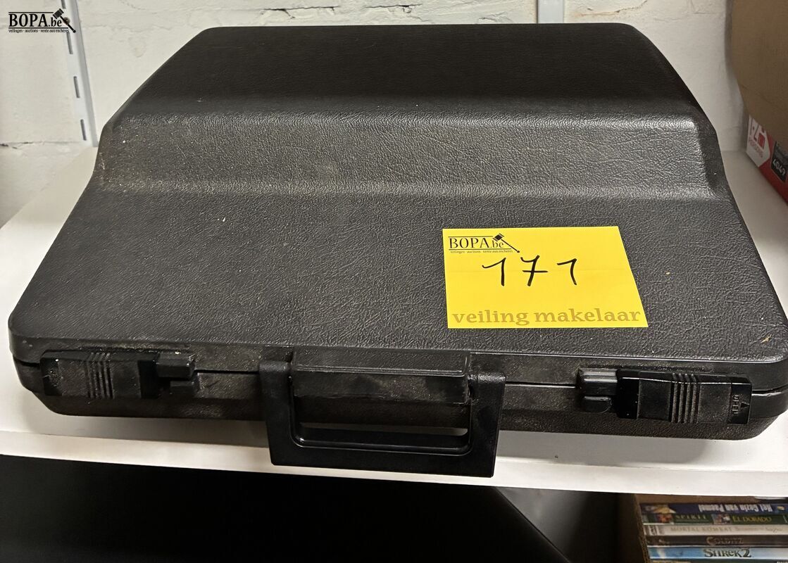 Retro Hermes 505 typemachine in opbergkoffer – foto 2 – kavel bij BOPA Auctions, Ieper