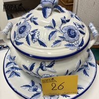 Vintage keramieken soepterrine met schotel – kavel bij BOPA Auctions, Ieper