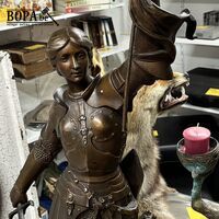 Antieke sculptuur Jeanne d'Arc in gevechtstenue - get – kavel bij BOPA Auctions, Ieper