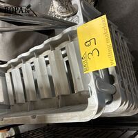 Lot stapelbare kunststoffen flessenhouders - 5 stuks – kavel bij BOPA Auctions, Ieper
