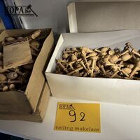 Lot houten kantklossen – kavel bij BOPA Auctions, Ieper