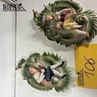 Porseleinen wanddecoratie - 2 stuks – kavel bij BOPA Auctions, Ieper