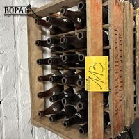 Vintage gevulde bierkratten - 2 stuks – kavel bij BOPA Auctions, Ieper