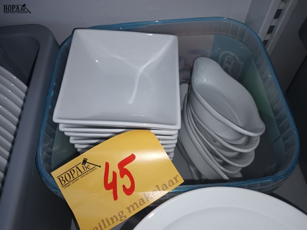 Borden en kommetjes. 45 stuks – foto 3 – kavel bij BOPA Auctions, Ieper