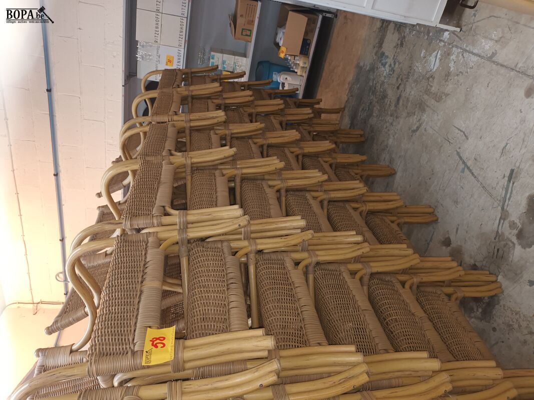 Rotan armstoel. 30 stuks – foto 2 – kavel bij BOPA Auctions, Ieper